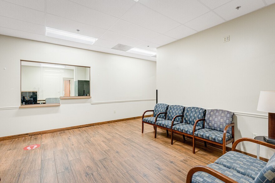More Photos Of 401 Southcrest Cir, Southaven Medical For Lease