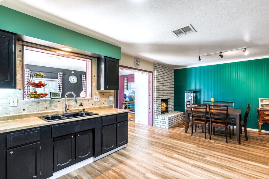 More Photos Of 613 Jane St NE, Albuquerque Flex For Sale