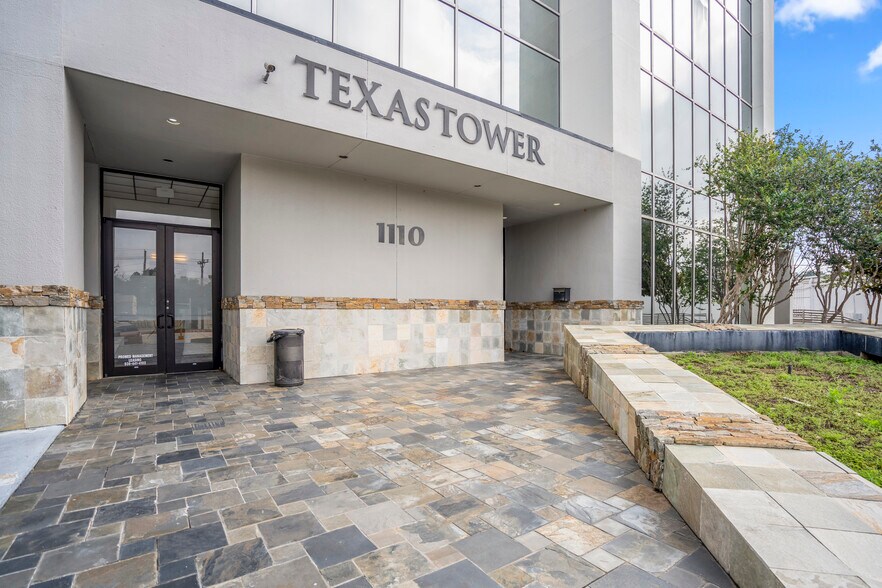 More Photos Of 1110 N Loop 336 W, Conroe Office For Lease