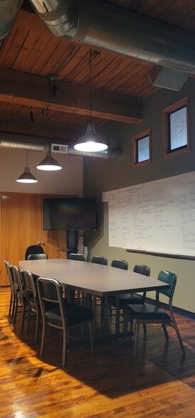 More Photos Of 1100 W Cermak Rd, Chicago Light Distribution For Lease