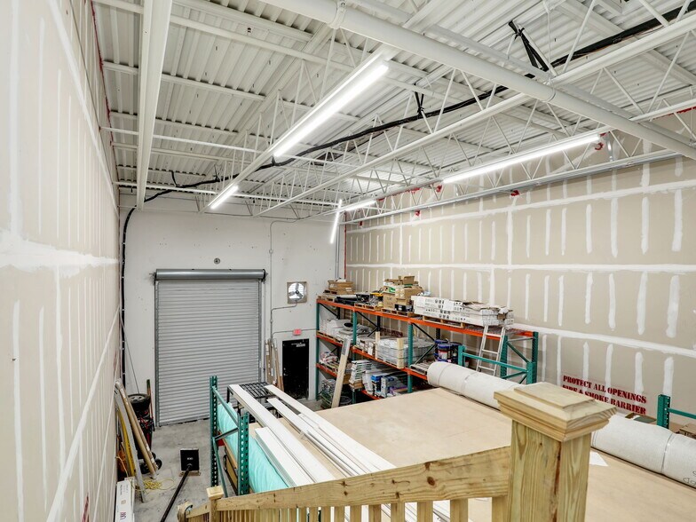 More Photos Of 8821 Business Park Dr, Fort Myers Warehouse For Sale