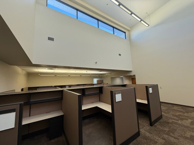 More Photos Of 34598 7th Standard Rd, Bakersfield Warehouse For Sale