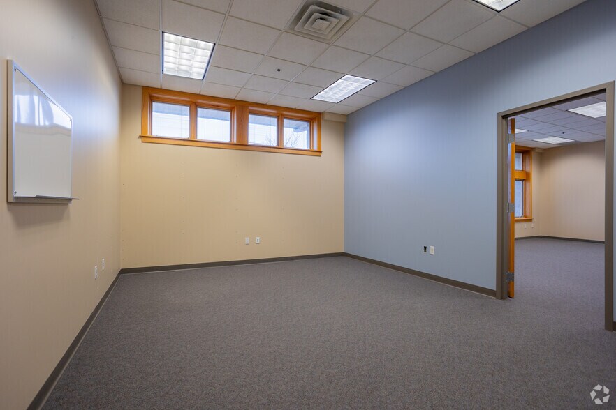 More Photos Of 3235-3299 N Wellness Dr, Holland Medical For Lease
