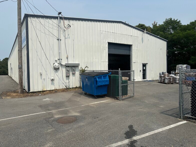 Primary Photo Of 48 Warehouse Rd, Hyannis Warehouse For Lease