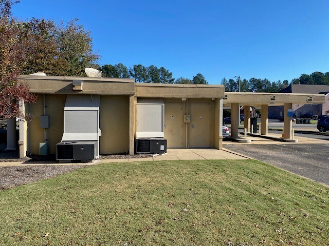 More Photos Of 265 German Oak Dr, Cordova Specialty For Sale