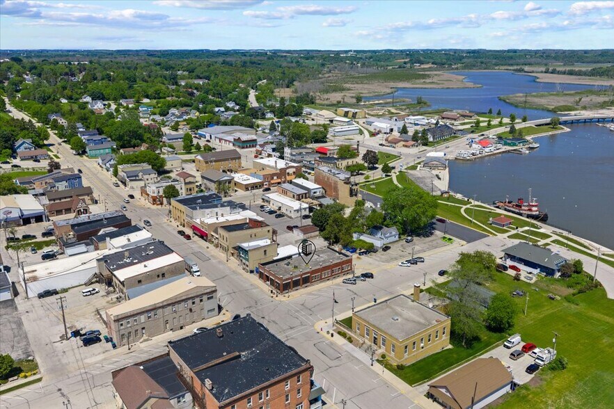 More Photos Of 203 Ellis St, Kewaunee Office For Sale