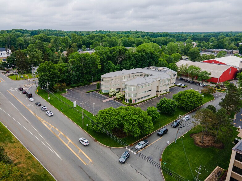 More Photos Of 860 Wyckoff Ave, Mahwah Medical For Lease