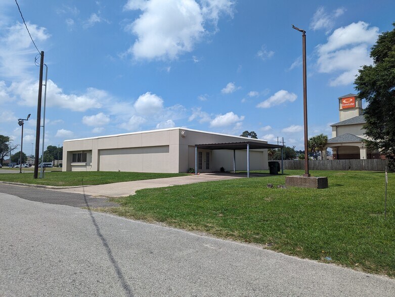 More Photos Of 2660 Sweetgum Ln, Beaumont Office For Sale