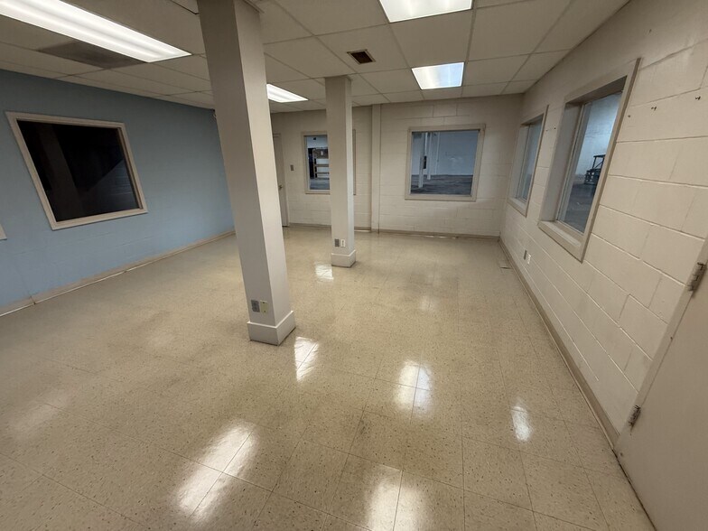 More Photos Of 3801 Messer Airport Hwy, Birmingham Warehouse For Lease