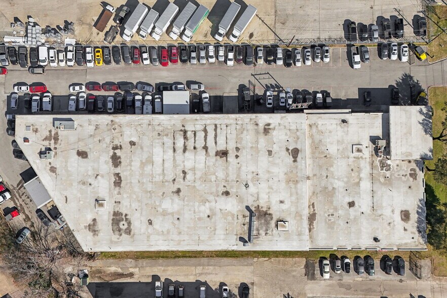 More Photos Of 1365 Regal Row, Dallas Distribution For Sale