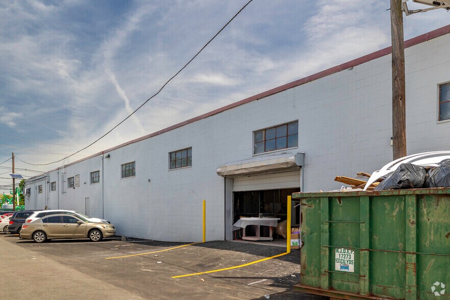 More Photos Of 150 Commerce Rd, Carlstadt Warehouse For Lease