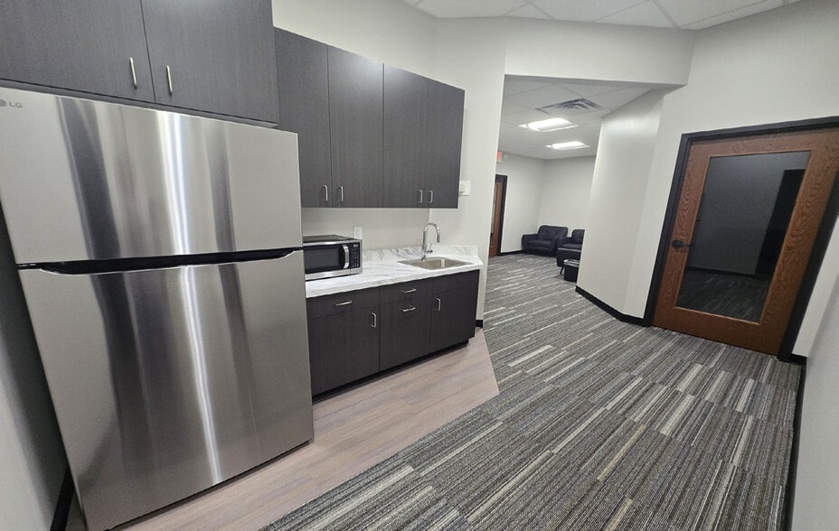 More Photos Of 7100 Northland Cir N, Brooklyn Park Office For Lease