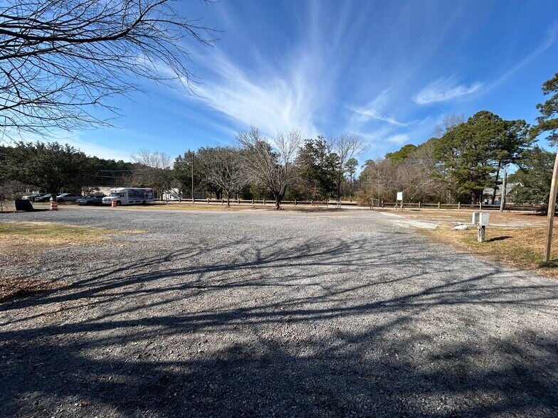 More Photos Of 1544 State Rd, Summerville Loft Creative Space For Lease