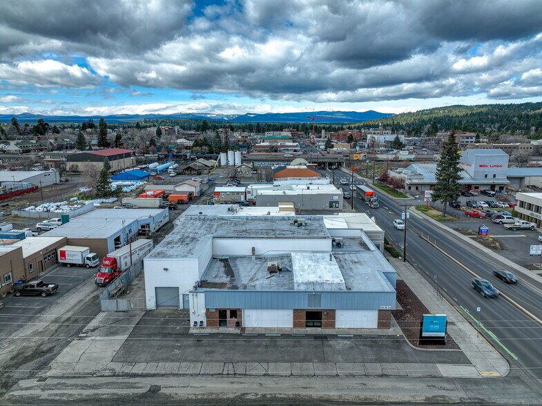 More Photos Of 999 NE 2nd St, Bend Freestanding For Lease