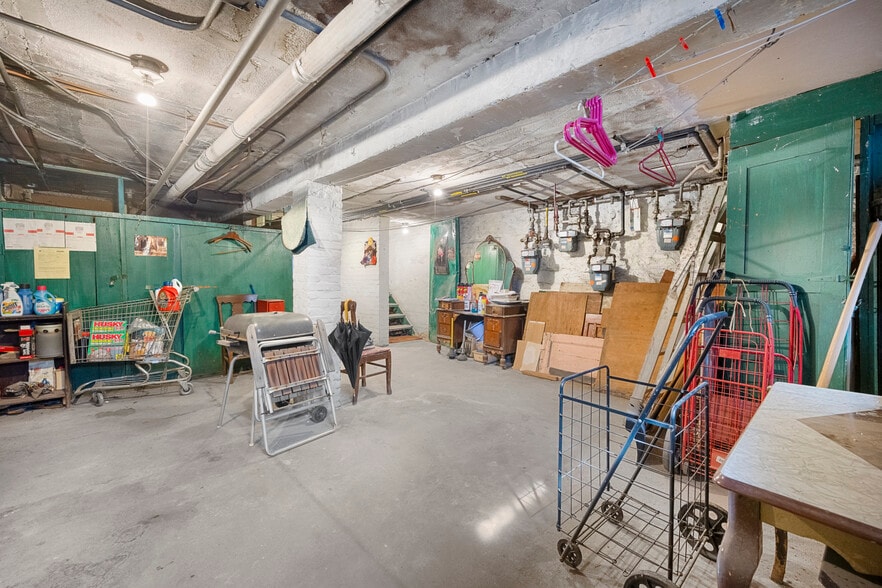 More Photos Of 3172 44th St, Astoria Multifamily For Sale