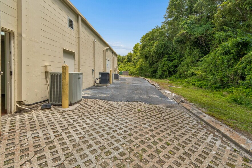 More Photos Of 8525-8549 Gunn Hwy, Odessa Unknown For Lease