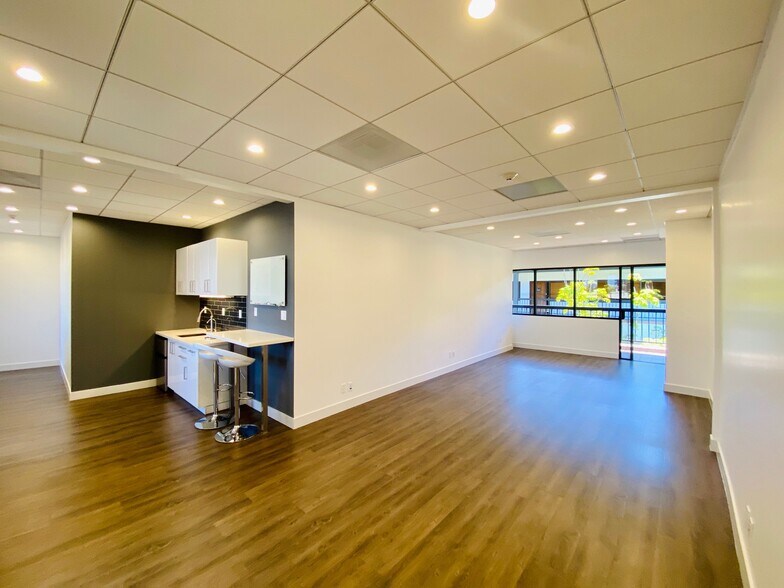 More Photos Of 11965 Venice Blvd, Los Angeles Loft Creative Space For Lease