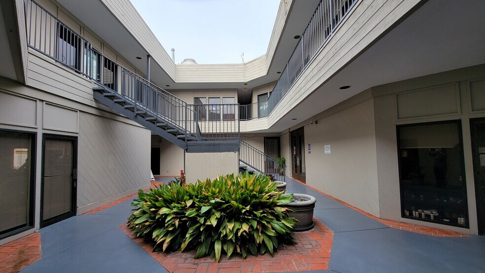 More Photos Of 727-737 Pearl St, La Jolla Medical For Lease