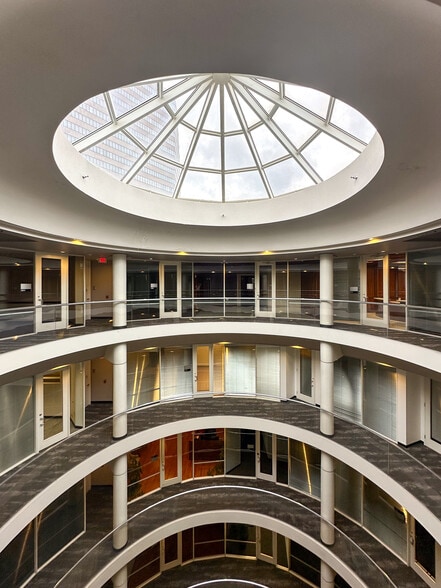 More Photos Of 770 S Post Oak Ln, Houston Office For Lease