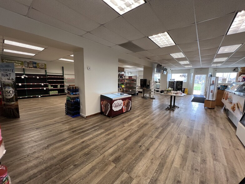 More Photos Of 2155 N 700 W, Arlington Storefront For Sale