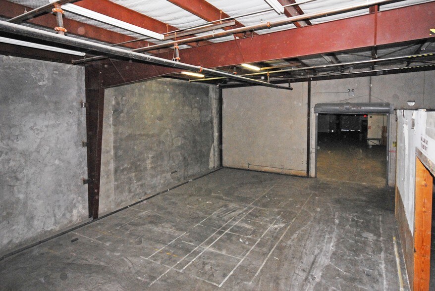 More Photos Of 1410 Vinylex Dr, Carrollton Manufacturing For Lease