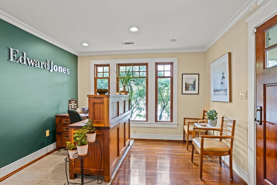 More Photos Of 7 Henderson Rd, Greenville Office For Sale