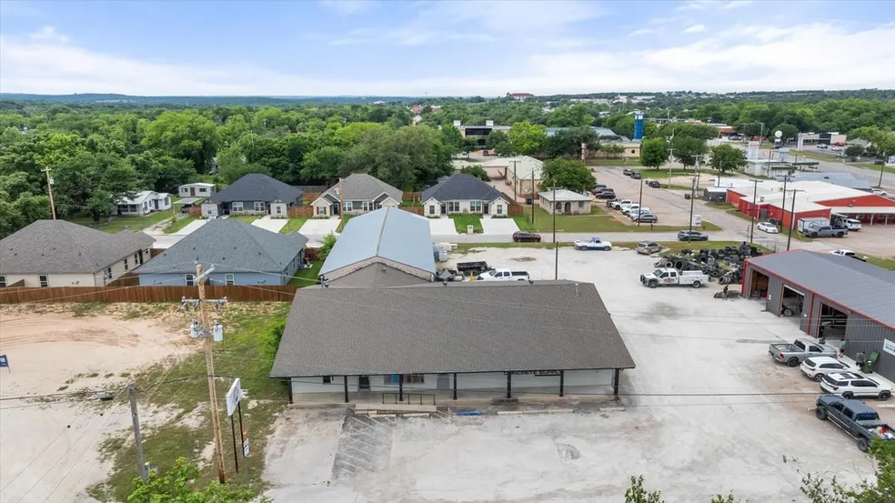 More Photos Of 1409 NE Barnard St, Glen Rose Storefront Retail Office For Sale