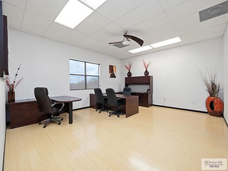 More Photos Of 8015 N Expressway 77, Olmito Medical For Lease