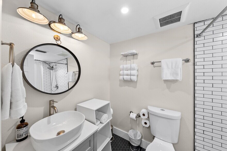 More Photos Of 439 Causeway Blvd, Dunedin Office For Sale