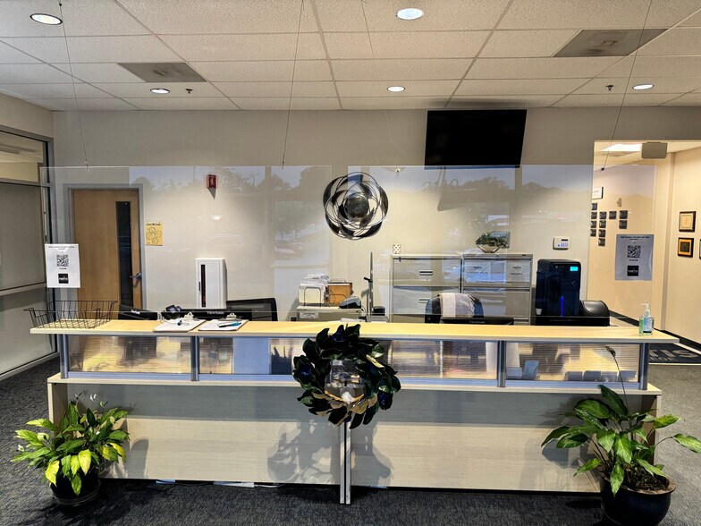 More Photos Of 2140 S Cobb Dr, Smyrna Office For Lease