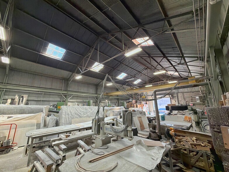 More Photos Of 305 Douglass St, Brooklyn Warehouse For Lease