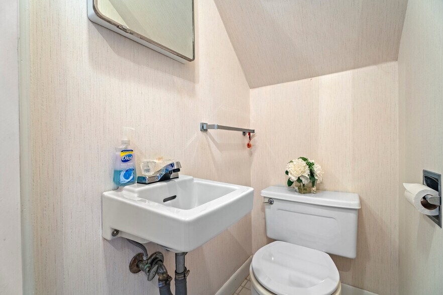 More Photos Of 32 E Main St, Mystic Office For Sale