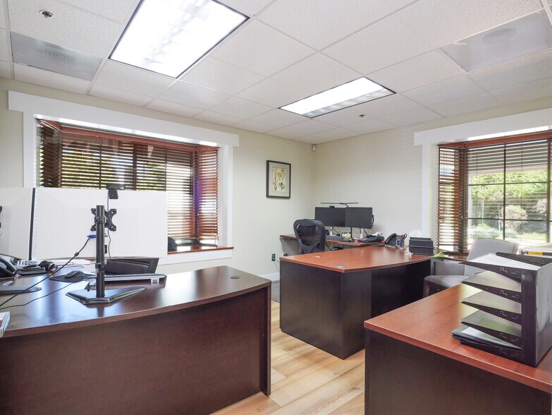 More Photos Of 25550 Hawthorne Blvd, Torrance Medical For Sale