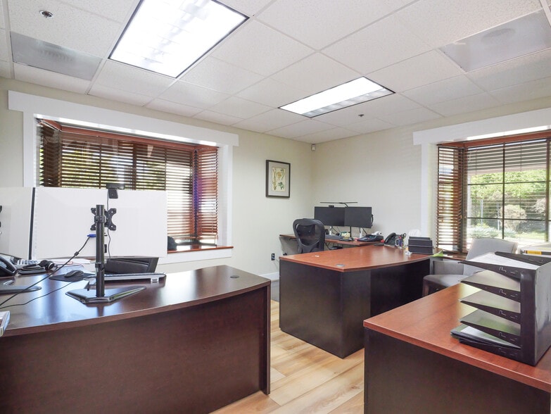 More Photos Of 25550 Hawthorne Blvd, Torrance Medical For Sale