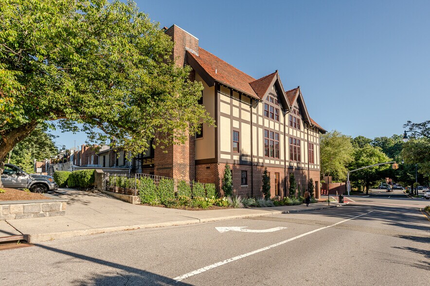 More Photos Of 51-53 Glen St, Glen Cove Office For Lease