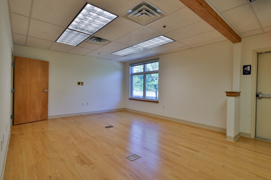 More Photos Of 1425 Mountain Dr N, Bethlehem Office For Sale