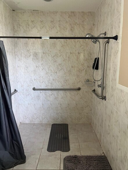 More Photos Of 545 Ne 23rd St, Wilton Manors Rehabilitation Center For Lease