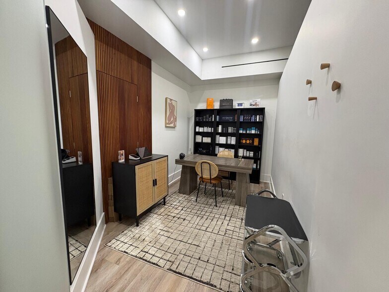 More Photos Of 2427 Biscayne Blvd, Miami Storefront Retail Office For Lease