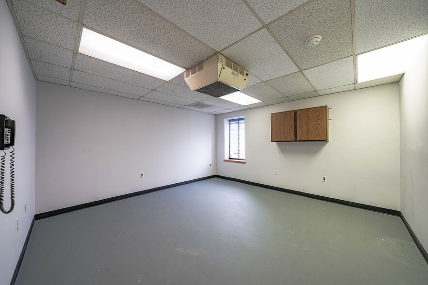 More Photos Of 8023 Malcolm Rd, Clinton Medical For Lease