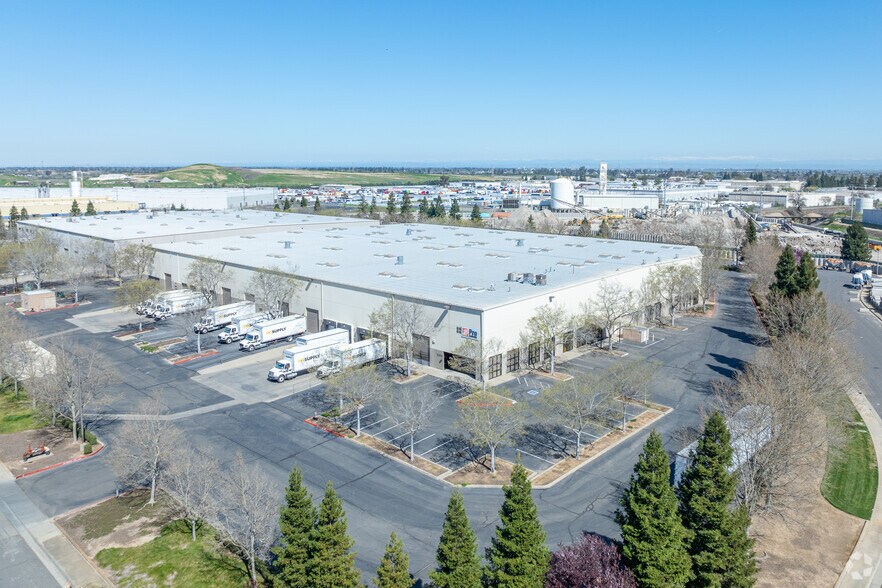 More Photos Of 5961 Outfall Cir, Sacramento Distribution For Lease