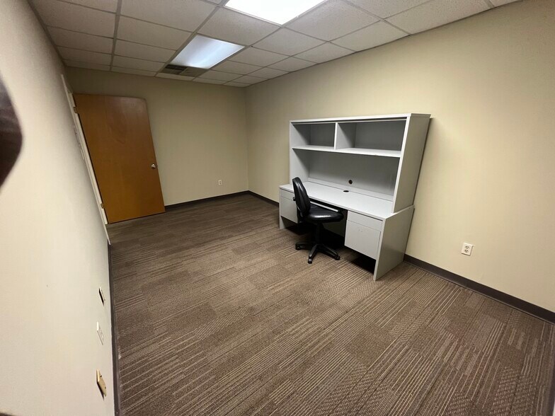 More Photos Of 949 Carl Vison Parkway, Centerville Light Distribution For Lease