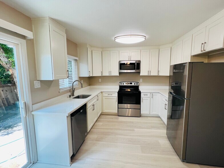 More Photos Of 811 Brown St, Martinez Apartments For Sale