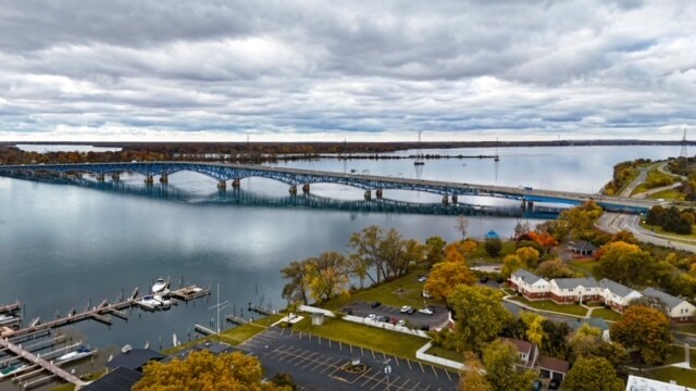 More Photos Of 6908 Buffalo Ave, Niagara Falls Hotel For Lease