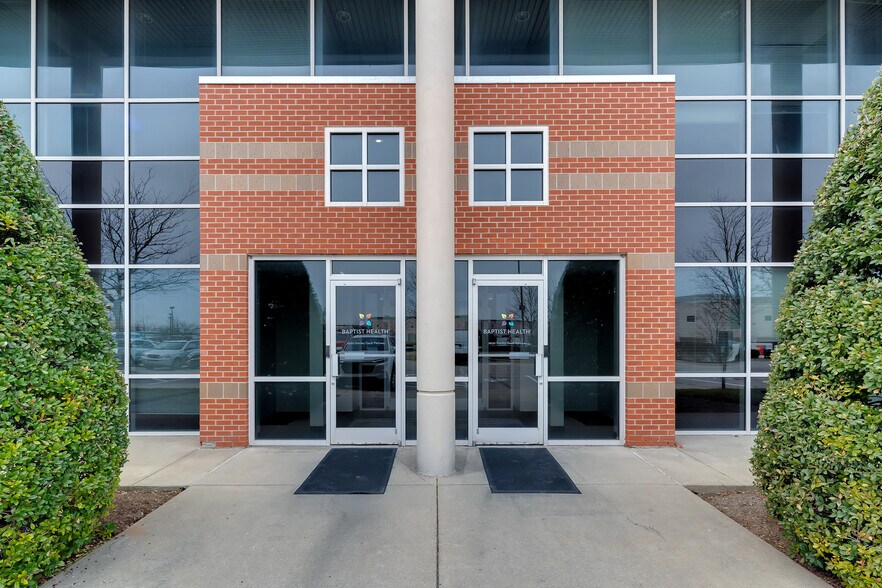 Primary Photo Of 2600 Stanley Gault Pky, Louisville Light Manufacturing For Lease