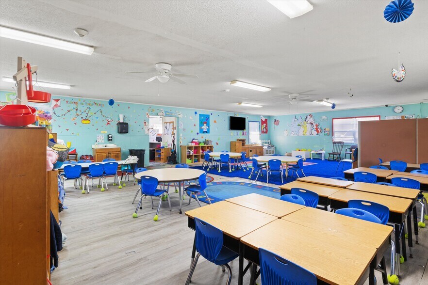 More Photos Of 327 S Adams St, Quincy Daycare Center For Sale