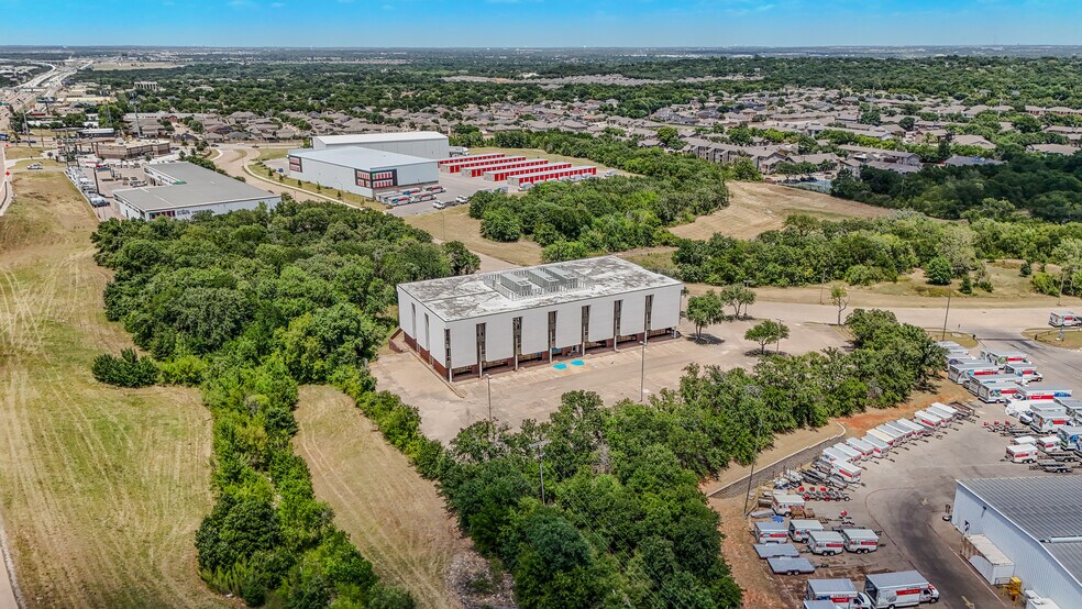 More Photos Of 6900 Anderson Blvd, Fort Worth Office For Lease