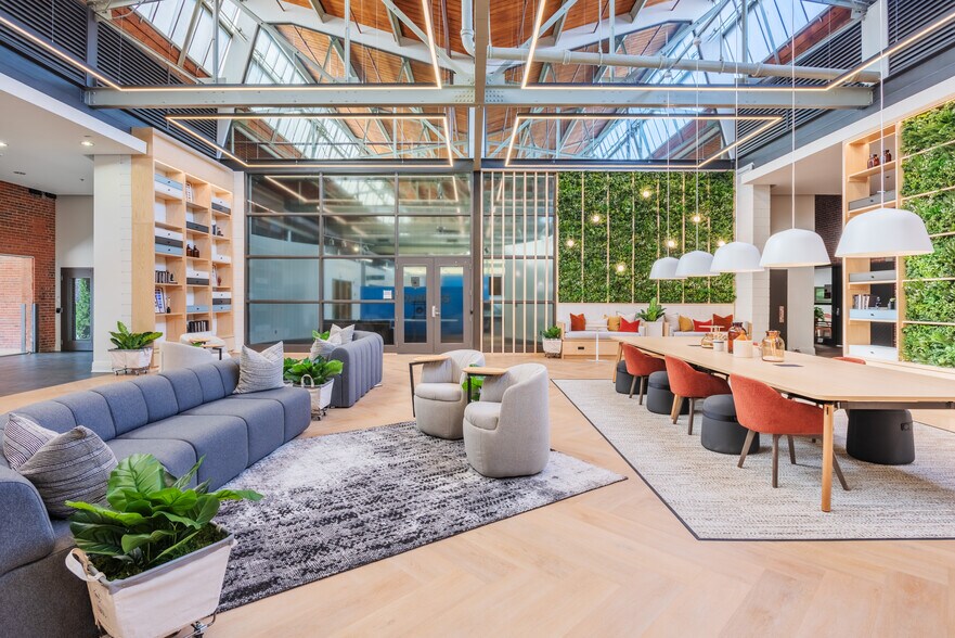 More Photos Of 1435 W Morehead St, Charlotte Loft Creative Space For Lease