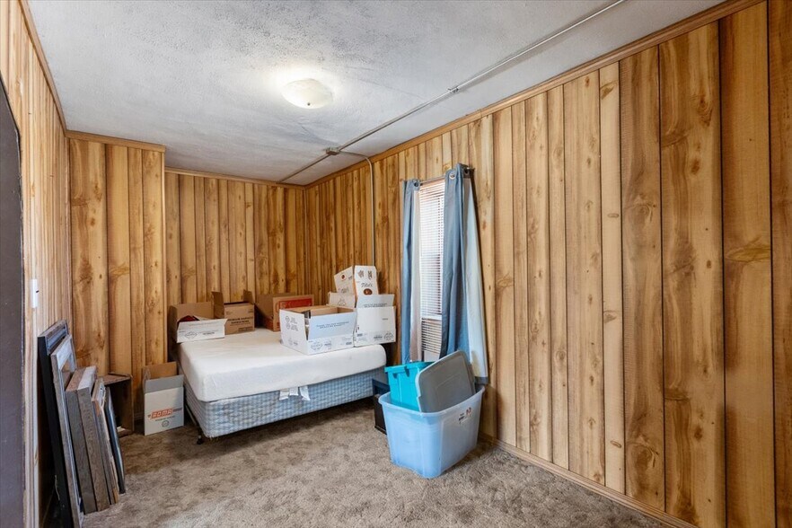 More Photos Of 1034 8th St, Onawa Bar For Sale