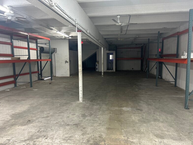More Photos Of 2000 N Dixie Hwy, Hollywood Light Manufacturing For Sale