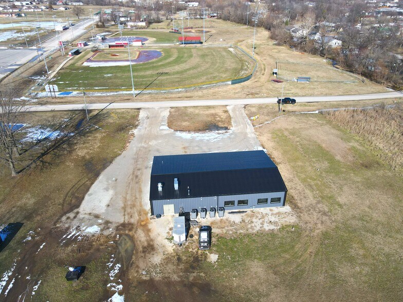 More Photos Of 311 9th st, Green Forest Flex For Sale